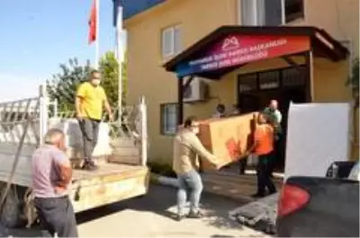 Evleri yanan aileleri belediyeden eşya desteği Evleri yanan aileleri belediyeden eşya desteği