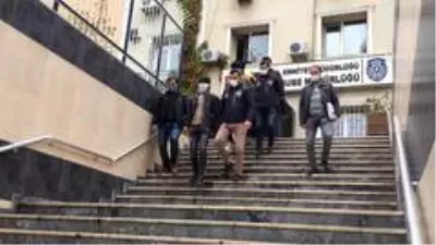 Fatih'teki cinayetin zanlıları adliyeye sevk edildi Fatih'teki cinayetin zanlıları adliyeye sevk edildi