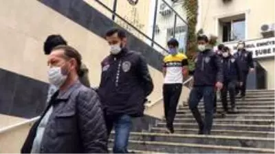 Fatih'teki cinayetin zanlıları adliyeye sevk edildi Fatih'teki cinayetin zanlıları adliyeye sevk edildi