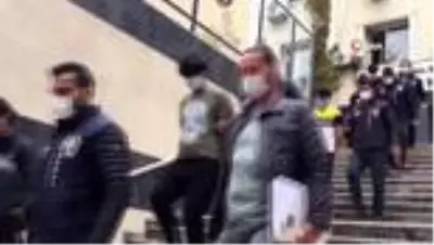 Fatih'teki cinayetin zanlıları adliyeye sevk edildi Fatih'teki cinayetin zanlıları adliyeye sevk edildi