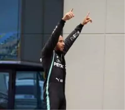 Hamilton kupasını aldı