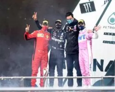 Hamilton kupasını aldı