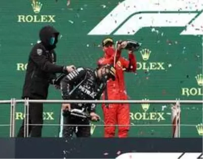 Hamilton kupasını aldı