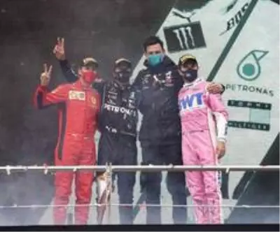 Hamilton kupasını aldı