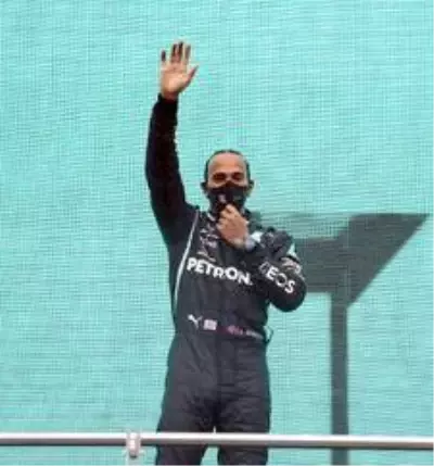 Hamilton kupasını aldı