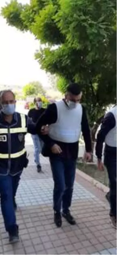 Hırsızlık için girdikleri evin sahibini boğazını keserek öldüren 2 şüpheli tutuklandı Hırsızlık için girdikleri evin sahibini boğazını keserek öldüren 2 şüpheli tutuklandı