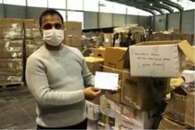 İzmir'e gönderilen yardım kolilerinden duygulandıran notlar çıkıyor İzmir'e gönderilen yardım kolilerinden duygulandıran notlar çıkıyor