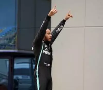 Lewis Hamilton, İstanbul'da şampiyonluğunu ilan etti Lewis Hamilton, İstanbul'da şampiyonluğunu ilan etti