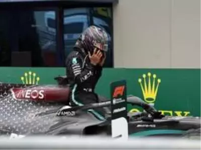 Lewis Hamilton, İstanbul'da şampiyonluğunu ilan etti Lewis Hamilton, İstanbul'da şampiyonluğunu ilan etti