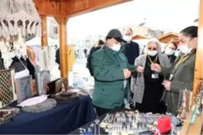Maharetli Eller Kadın Üretici Pazarı'na yoğun ilgi Maharetli Eller Kadın Üretici Pazarı'na yoğun ilgi