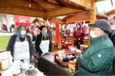 Maharetli Eller Kadın Üretici Pazarı'na yoğun ilgi Maharetli Eller Kadın Üretici Pazarı'na yoğun ilgi