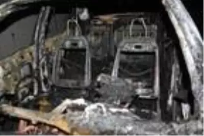 Mardin'de otomobil, yangın sonrası hurdaya döndü Mardin'de otomobil, yangın sonrası hurdaya döndü