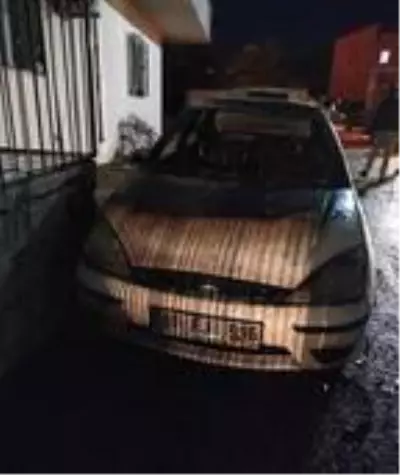 Mardin'de otomobil, yangın sonrası hurdaya döndü Mardin'de otomobil, yangın sonrası hurdaya döndü