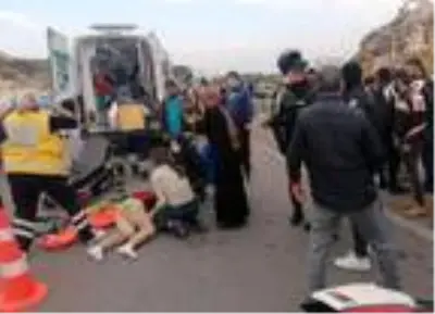 İki motosikletin çarpıştığı korkunç kazada 1 kişi hayatını kaybetti, 2 kişi yaralandı İki motosikletin çarpıştığı korkunç kazada 1 kişi hayatını kaybetti, 2 kişi yaralandı