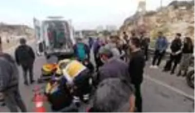 İki motosikletin çarpıştığı korkunç kazada 1 kişi hayatını kaybetti, 2 kişi yaralandı İki motosikletin çarpıştığı korkunç kazada 1 kişi hayatını kaybetti, 2 kişi yaralandı