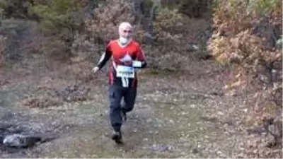 70'lik emekli öğretmen oryantiring şampiyonasında gençlere taş çıkarttı 70'lik emekli öğretmen oryantiring şampiyonasında gençlere taş çıkarttı