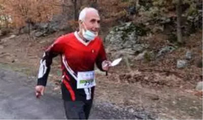 70'lik emekli öğretmen oryantiring şampiyonasında gençlere taş çıkarttı 70'lik emekli öğretmen oryantiring şampiyonasında gençlere taş çıkarttı