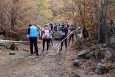 70'lik emekli öğretmen oryantiring şampiyonasında gençlere taş çıkarttı 70'lik emekli öğretmen oryantiring şampiyonasında gençlere taş çıkarttı