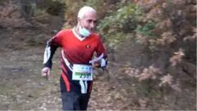 70'lik emekli öğretmen oryantiring şampiyonasında gençlere taş çıkarttı 70'lik emekli öğretmen oryantiring şampiyonasında gençlere taş çıkarttı