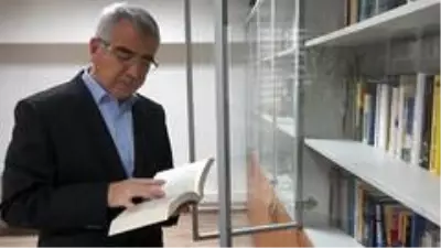 Prof. Dr. Tayyar Arı: 'Türkiye artık kendisine güveneni yarı yolda bırakmıyor' Prof. Dr. Tayyar Arı: 'Türkiye artık kendisine güveneni yarı yolda bırakmıyor'