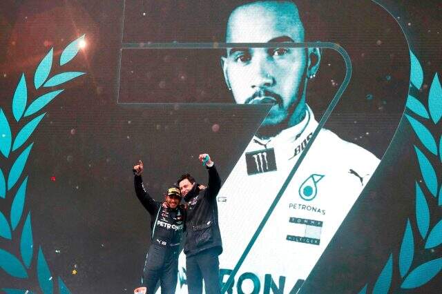 Son Dakika: İstanbul Grand Prix'sinde sezonun şampiyonu Hamilton oldu! Schumacher'in rekorunu egale etti Son Dakika: İstanbul Grand Prix'sinde sezonun şampiyonu Hamilton oldu! Schumacher'in rekorunu egale etti