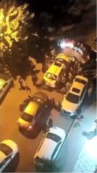 Sosyal mesafe ve maske kuralını ihlal edip, zılgıtlar eşliğinde halay çektiler Sosyal mesafe ve maske kuralını ihlal edip, zılgıtlar eşliğinde halay çektiler