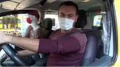 Taksiciden korona virüse cansız mankenli önlem Taksiciden korona virüse cansız mankenli önlem