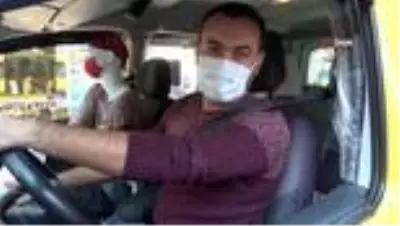 Taksiciden korona virüse cansız mankenli önlem Taksiciden korona virüse cansız mankenli önlem