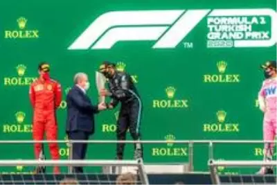 TBMM Başkanı Şentop'tan Türkiye Grand Prix'sini kazanan Hamilton'a tebrik TBMM Başkanı Şentop'tan Türkiye Grand Prix'sini kazanan Hamilton'a tebrik