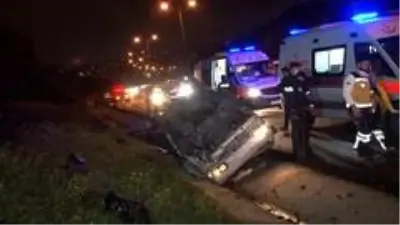 TEM Otoyolu'nda yol kenarına savrulan minibüs takla attı: 2 ağır yaralı TEM Otoyolu'nda yol kenarına savrulan minibüs takla attı: 2 ağır yaralı