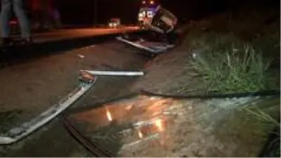TEM Otoyolu'nda yol kenarına savrulan minibüs takla attı: 2 ağır yaralı TEM Otoyolu'nda yol kenarına savrulan minibüs takla attı: 2 ağır yaralı
