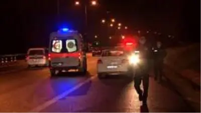 TEM Otoyolu'nda yol kenarına savrulan minibüs takla attı: 2 ağır yaralı TEM Otoyolu'nda yol kenarına savrulan minibüs takla attı: 2 ağır yaralı