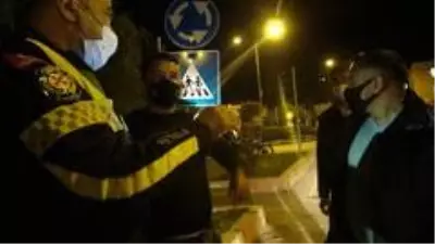 Son dakika... Yetersiz ehliyetle yakalanınca trafik polisi olan dayısını aradı Son dakika... Yetersiz ehliyetle yakalanınca trafik polisi olan dayısını aradı