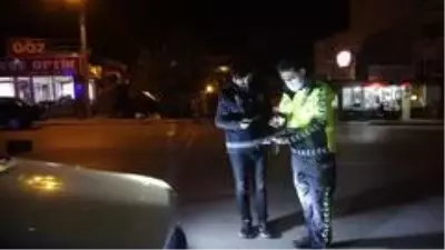 Son dakika... Yetersiz ehliyetle yakalanınca trafik polisi olan dayısını aradı Son dakika... Yetersiz ehliyetle yakalanınca trafik polisi olan dayısını aradı
