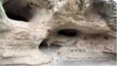 60 bin yıllık mağaranın duvarları yazı tahtasına döndü 60 bin yıllık mağaranın duvarları yazı tahtasına döndü