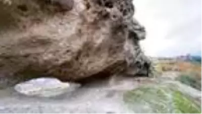 60 bin yıllık mağaranın duvarları yazı tahtasına döndü 60 bin yıllık mağaranın duvarları yazı tahtasına döndü