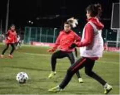 A Milli Kadın Futbol Takımı'nda Sevgi Çınar üzüntüsü A Milli Kadın Futbol Takımı'nda Sevgi Çınar üzüntüsü