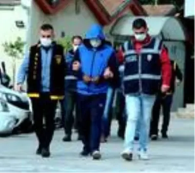 Adana'da haklarında kesinleşmiş hapis cezası bulunan 4 kişi yakalandı Adana'da haklarında kesinleşmiş hapis cezası bulunan 4 kişi yakalandı