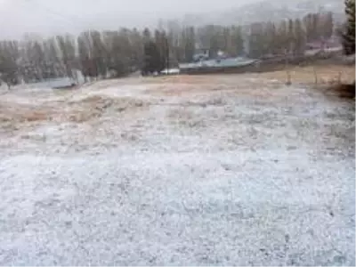 Ağrı'ya mevsimin ilk karı düştü Ağrı'ya mevsimin ilk karı düştü