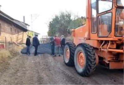 Ahlat'ta sıcak asfalt çalışması Ahlat'ta sıcak asfalt çalışması