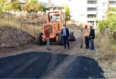 Ahlat'ta sıcak asfalt çalışması Ahlat'ta sıcak asfalt çalışması