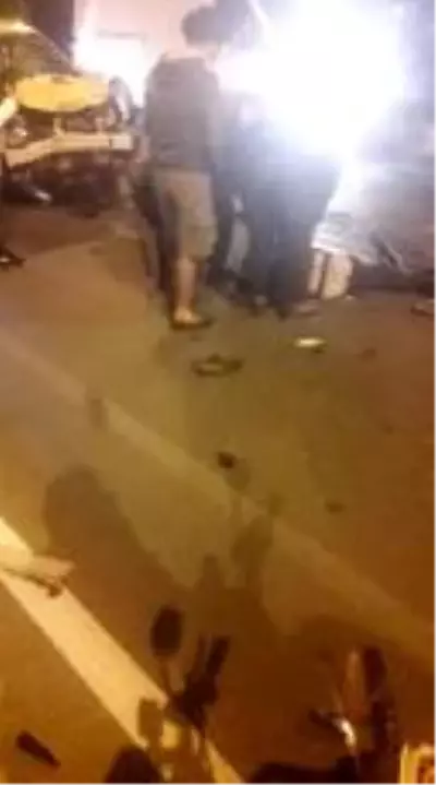 Motosikletle taksi çarpıştı: 1 ölü, 2 yaralı Motosikletle taksi çarpıştı: 1 ölü, 2 yaralı