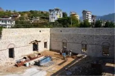 Alanya Gülevşen Cami'nde tarih yeniden ayağa kaldırılıyor Alanya Gülevşen Cami'nde tarih yeniden ayağa kaldırılıyor