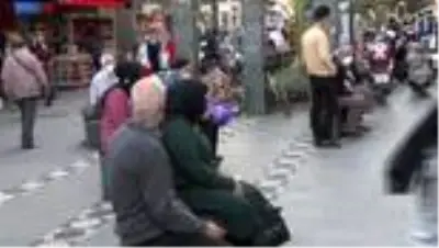 Antalya'da denetimlere rağmen maske var, sosyal mesafe yok Antalya'da denetimlere rağmen maske var, sosyal mesafe yok