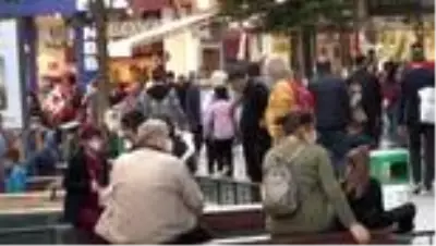 Antalya'da denetimlere rağmen maske var, sosyal mesafe yok Antalya'da denetimlere rağmen maske var, sosyal mesafe yok