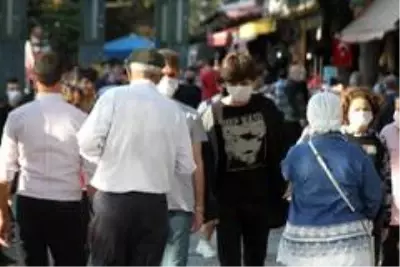 Antalya'da denetimlere rağmen maske var, sosyal mesafe yok Antalya'da denetimlere rağmen maske var, sosyal mesafe yok