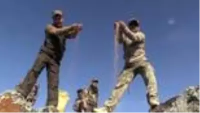 Avcılar doğadaki yaban hayvanlarına yem bıraktı Avcılar doğadaki yaban hayvanlarına yem bıraktı