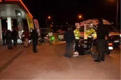 Ayvalık'ta iki motosiklet çarpıştı; 1'i ağır 2 yaralı Ayvalık'ta iki motosiklet çarpıştı; 1'i ağır 2 yaralı