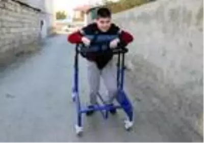 Son Dakika | Babasının sırtında taşıdığı Bulut, hayalini kurduğu yürütece kavuştu Son Dakika | Babasının sırtında taşıdığı Bulut, hayalini kurduğu yürütece kavuştu