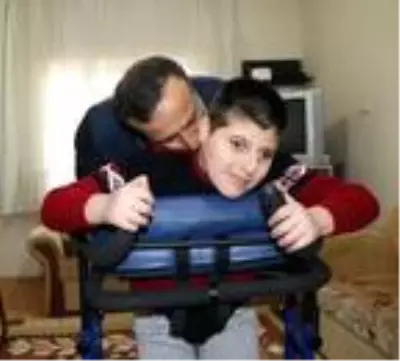 Son Dakika | Babasının sırtında taşıdığı Bulut, hayalini kurduğu yürütece kavuştu Son Dakika | Babasının sırtında taşıdığı Bulut, hayalini kurduğu yürütece kavuştu